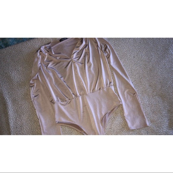 💕😍❤️MAKE AN OFFER! SATIN CHAMPAGNE BODYSUIT❤️😍 - Picture 3 of 3